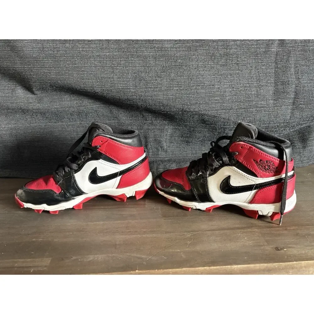 Nike Air Jordan 1 Mid Chicago Cleats Youth Size 3.5 HF6883-601 Logo Red Black